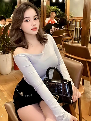 Therapists Chloe Vietnam 